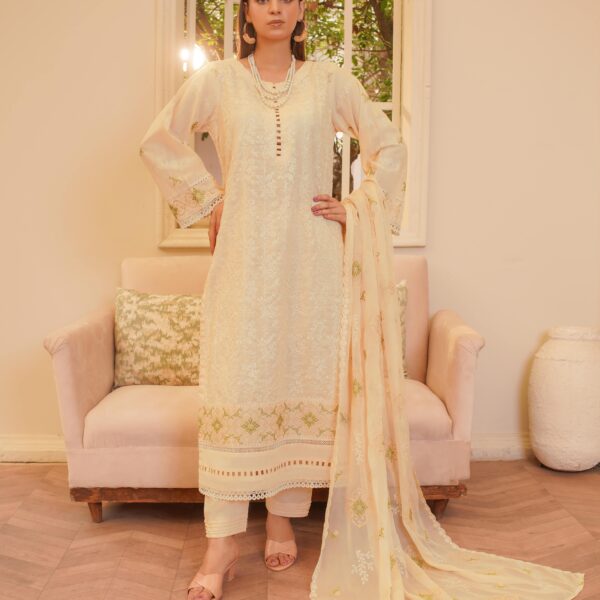 Manizay Ghulfam Premium Embroidered Bana Dora Lawn With Embroidered Crinkle Dupatta M-05
