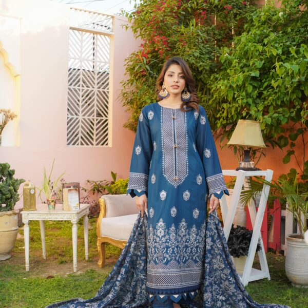 Manizay Dastaan-e-Nisa Premium Embroidered Lawn With Heavy Embroidered Dupatta M-04