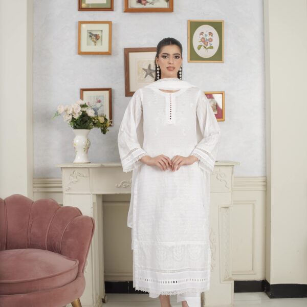 Manizay Moray Piya Premium Embroidered Bana Dora Lawn With Embroidered Crinkle Dupatta M-08