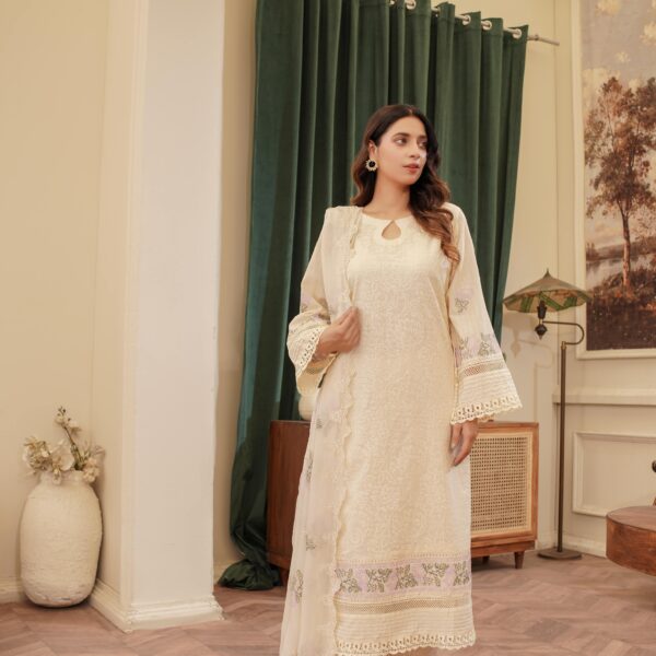 Manizay Ghulfaam Premium Embroidered Bana Dora Lawn With Embroidered Crinkle Dupatta M-05