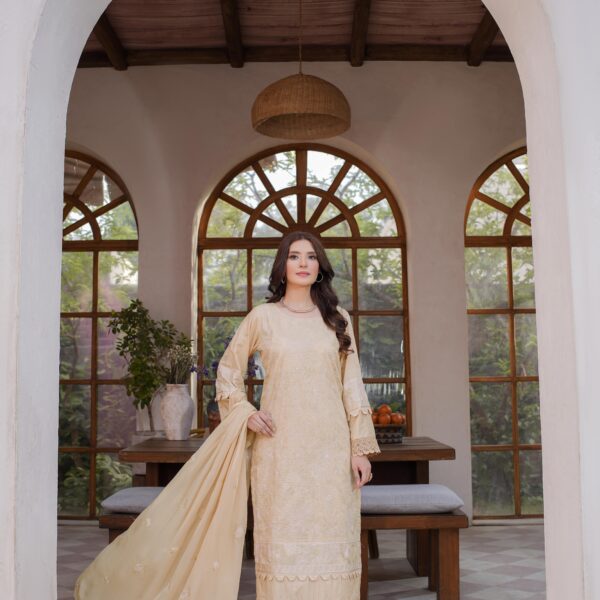 Manizay Khanum Premium Embroidered Lawn With Pure Embroidered Crinkle Dupatta M-02