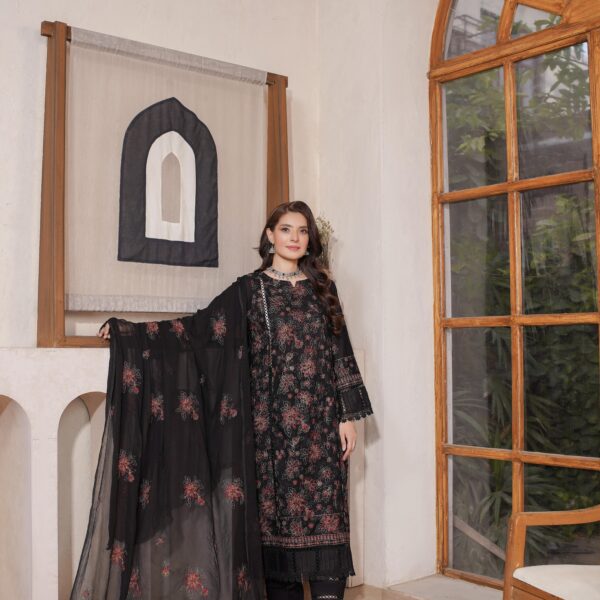 Manizay Khanum Premium Embroidered Lawn With Pure Embroidered Crinkle Dupatta M-06