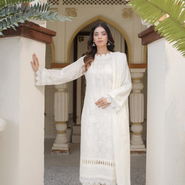 Manizay Dilkash Mumtaz Premium Embroidered Bana Dora Lawn With Embroidered Voile Lawn Dupatta M-04