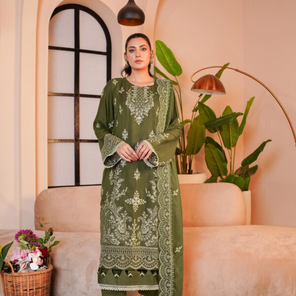 Manizay Andaaz E Hawa Premium Embroidered Karandi With Embroidered Chiffon Dupatta M-08