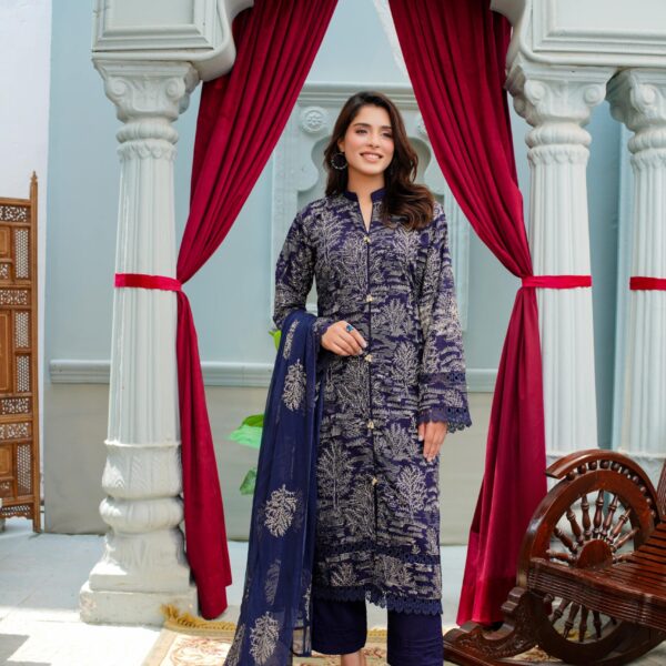 Manizay Gul Bagh Premium Embroidered 3 Meter Karandi With Embroidered Pure Crinkle Dupatta M-09