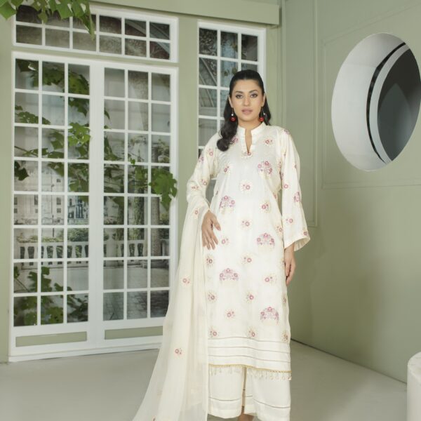 Manizay Gul e Gulzar Premium Embroidered Winter Karandi With Embroidered Crinkle Dupatta M-04