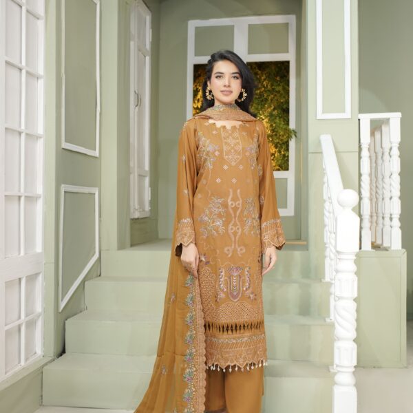 Manizay Mehrma Premium Embroidered Winter Karandi With Embroidered Crinkle Dupatta M-04