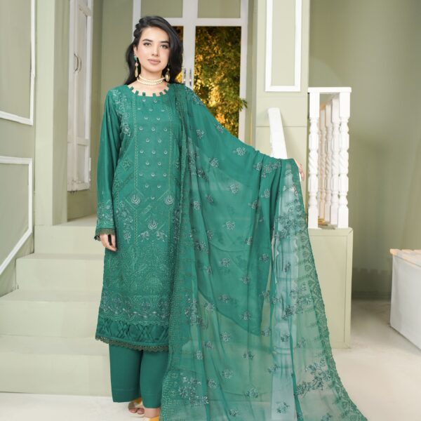 Manizay Mehrma Premium Embroidered Winter Karandi With Embroidered Crinkle Dupatta M-07
