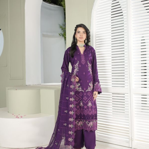 Manizay Mehrma Premium Embroidered Winter Karandi With Embroidered Crinkle Dupatta M-09