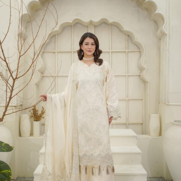 Manizay Rang E Ishq Premium Embroidered Karandi With Fancy Heavy Embroidered Dupatta M-06