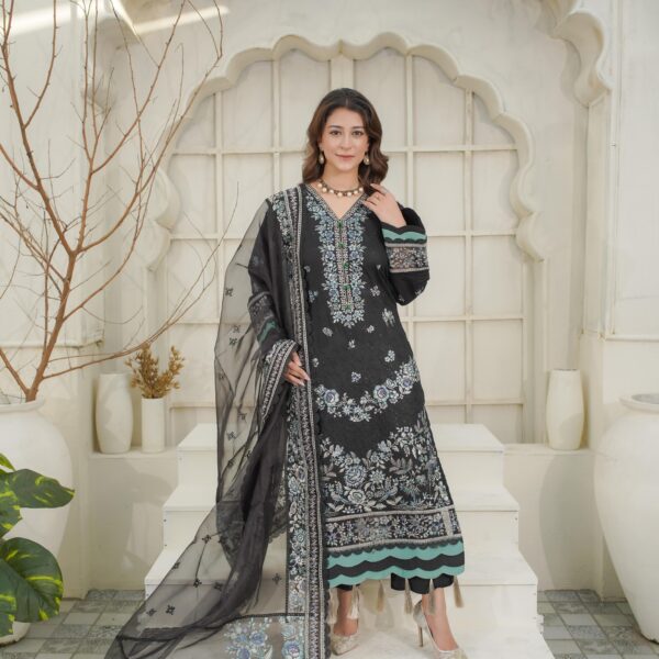 Manizay Rang E Ishq Premium Embroidered Karandi With Fancy Heavy Embroidered Dupatta M-01