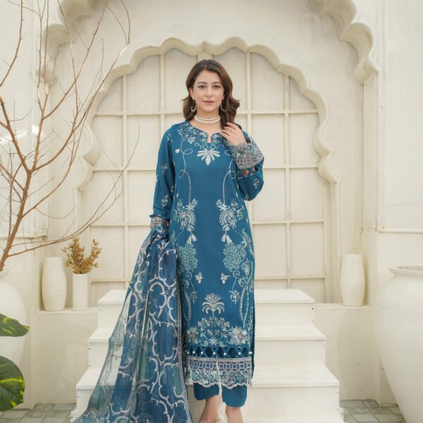 Manizay Rang E Ishq Premium Embroidered Karandi With Fancy Heavy Embroidered Dupatta M-05