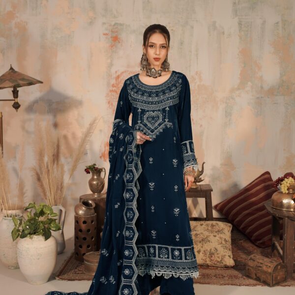 Manizay Manizay Kay Sang Luxury Embroidered Velvet Collection With Heavy Embroidered Velvet Shawl 06 Articles In One Box