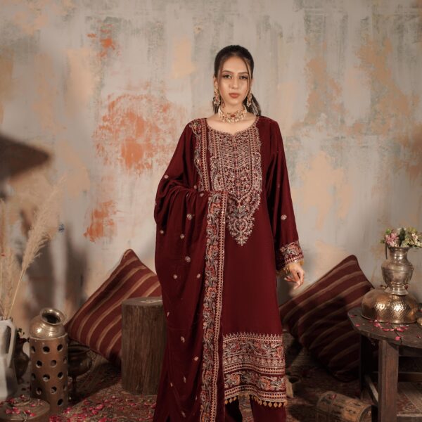 Manizay Manizay Kay Sang Luxury Embroidered Velvet Collection With Heavy Embroidered Velvet Shawl M-05