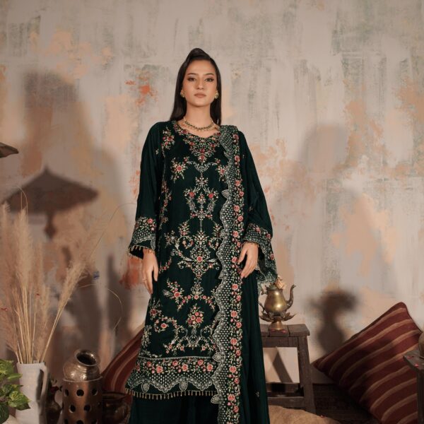 Manizay Manizay Kay Sang Luxury Embroidered Velvet Collection With Heavy Embroidered Velvet Shawl M-06
