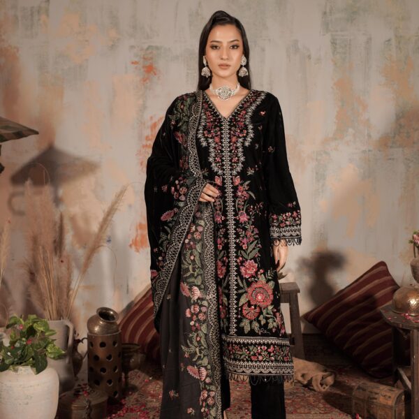 Manizay Manizay Kay Sang Luxury Embroidered Velvet Collection With Heavy Embroidered Velvet Shawl M-04