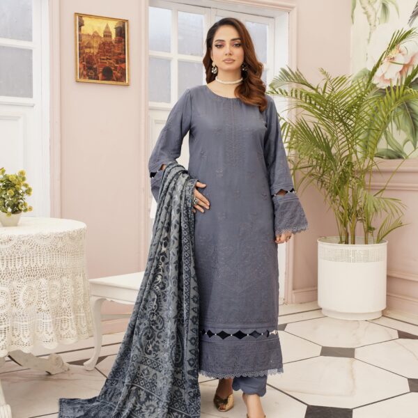 Manizay Lajawab Yaadein Premium Embroidered Peach Leather With Velvet Pluchi Shawl M-02