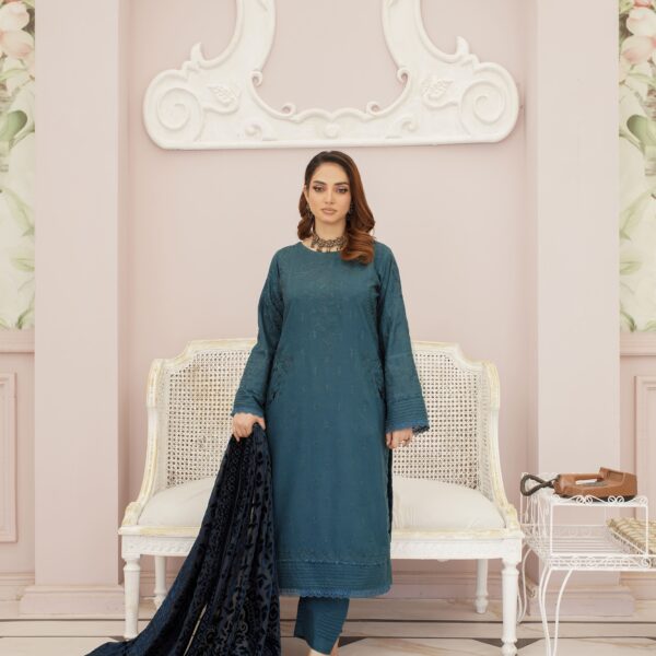 Manizay Lajawab Yaadein Premium Embroidered Peach Leather With Velvet Pluchi Shawl M-04