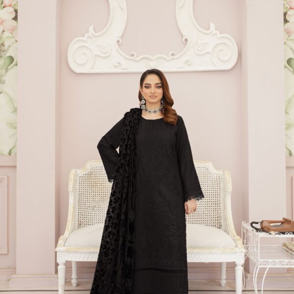 Manizay Lajawab Yaadein Premium Embroidered Peach Leather With Velvet Pluchi Shawl M-05