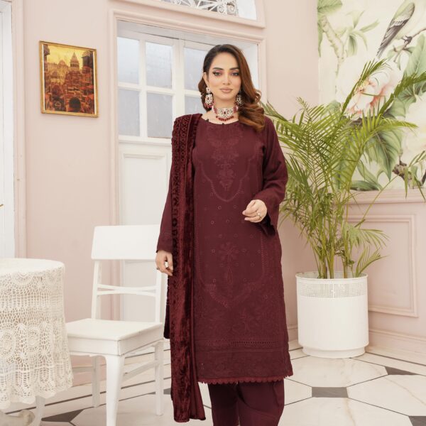 Manizay Lajawab Yaadein Premium Embroidered Peach Leather With Velvet Pluchi Shawl M-01